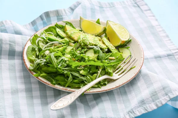 Plate Tasty Arugula Salad Color Background — Stock Photo, Image