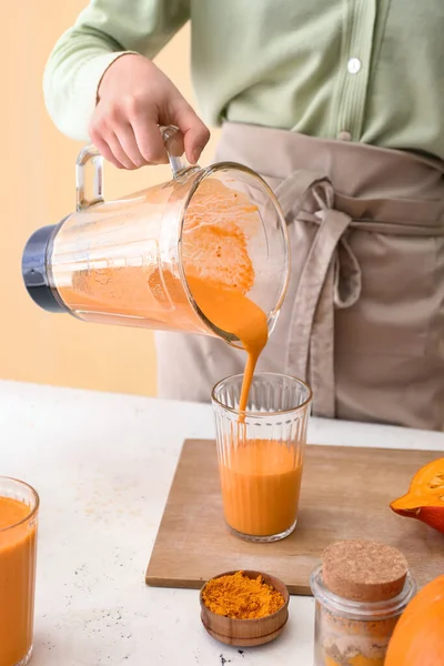 Woman Preparing Tasty Pumpkin Smoothie Table — Stock Photo, Image