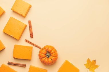 Renkli balkabağı turtası parçaları