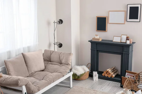 Interieur Des Modernen Wohnzimmers Mit Kamin Und Sofa — Stockfoto