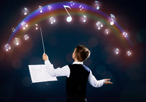 Pequeño Conductor Sobre Fondo Oscuro — Foto de Stock