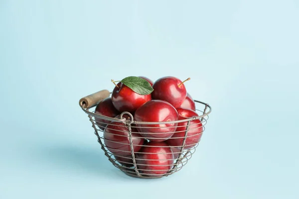 Fruit Bowl Fresh Ripe Plums Color Background — Stock Photo, Image