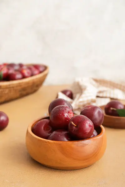 Bowl Fresh Ripe Plums Table — Stock Photo, Image