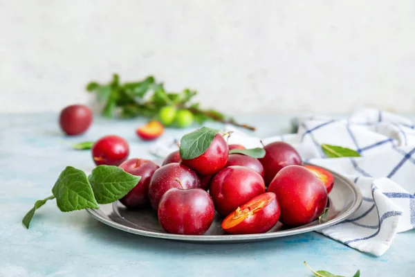 Plate Fresh Ripe Plums Table — Stock Photo, Image