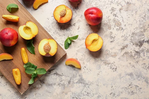 Board Sweet Ripe Peaches Table — Stock Photo, Image