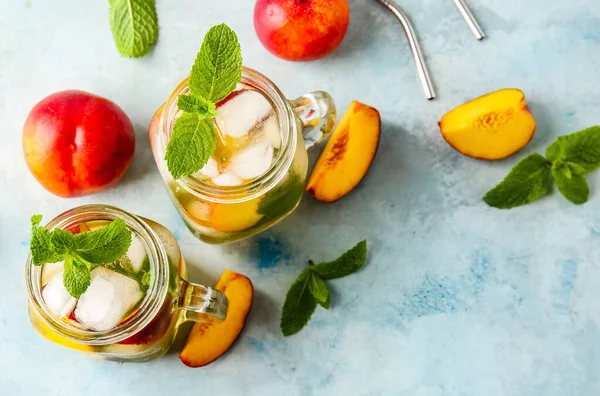 Peach Cocktail Jars Table — Stock Photo, Image