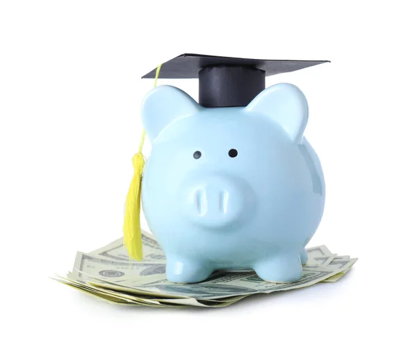 Piggy Bank Met Afstudeerhoed Geld Witte Achtergrond Begrip Collegegeld — Stockfoto