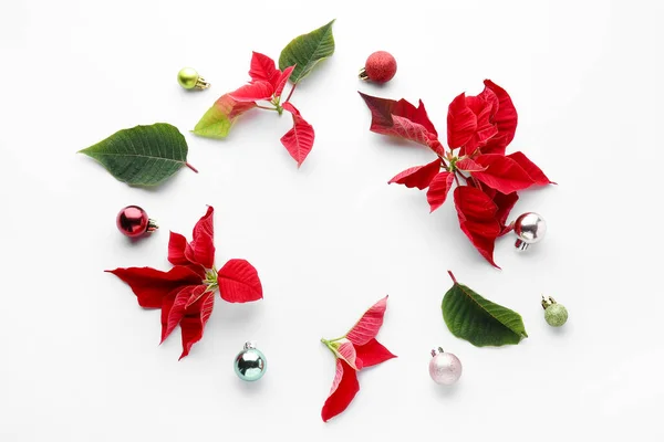 Composizione Con Pianta Natale Poinsettia Decorazione Sfondo Bianco — Foto Stock