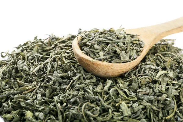Сухий Зелений Чай Ложкою Білому Тлі — стокове фото