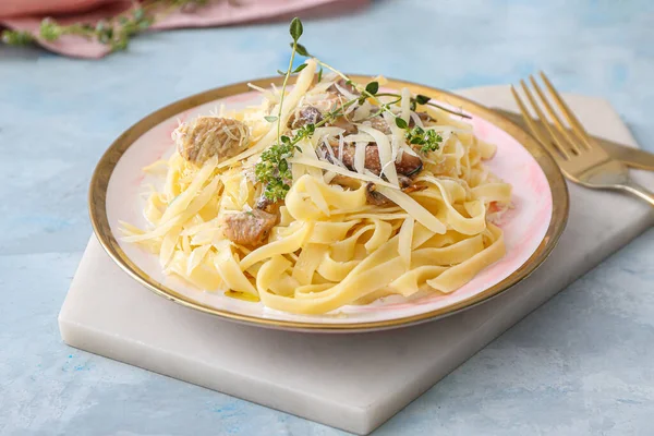 Plate Tasty Pasta Chicken Mushrooms Color Table — Stock Photo, Image