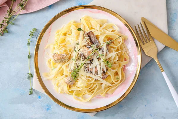 Plate Tasty Pasta Chicken Mushrooms Color Table — Stock Photo, Image