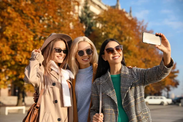 Schöne Junge Frauen Beim Selfie Freien — Stockfoto