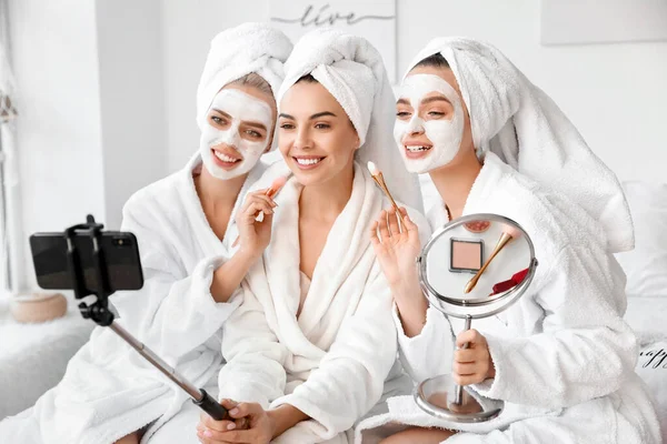 Beautiful Young Women Taking Selfie Pamper Party — Stock Photo, Image