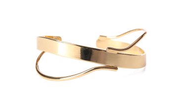 Beyaz arka planda güzel altın bilezik