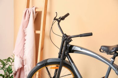 Bisikletli modern odanın içi