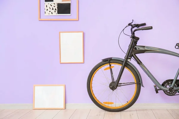 Interior Quarto Moderno Com Molduras Bicicleta Fotos Branco — Fotografia de Stock
