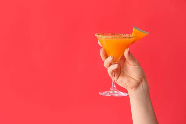 Female Hand Glass Tasty Pumpkin Pie Martini Color Background — Stock Photo, Image