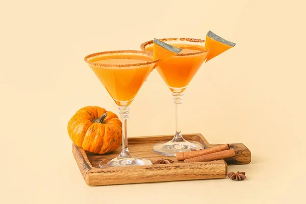 Glasses Tasty Pumpkin Pie Martini Light Background — Stock Photo, Image