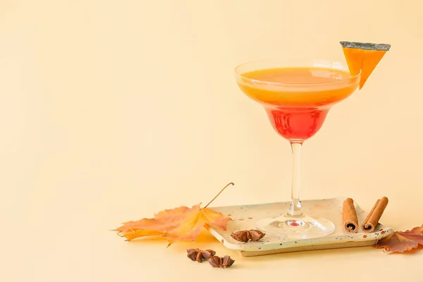 Glass Tasty Pumpkin Pie Martini Light Background — Stock Photo, Image