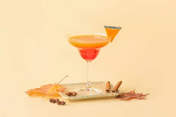 Glas Lekkere Pompoentaart Martini Lichte Achtergrond — Stockfoto