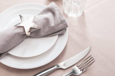 Işık arkaplanındaki güzel tablo ayarları