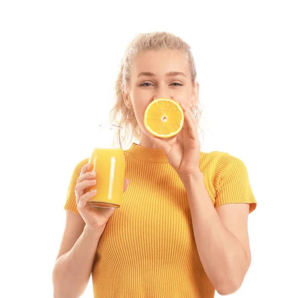 Hermosa Joven Con Jugo Naranja Sobre Fondo Blanco — Foto de Stock