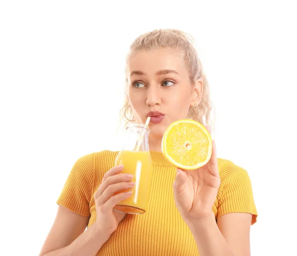 Hermosa Joven Con Jugo Naranja Sobre Fondo Blanco — Foto de Stock