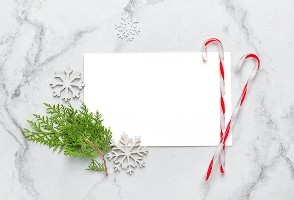Schöne Weihnachtskomposition Mit Leerer Karte Auf Weißem Hintergrund — Stockfoto