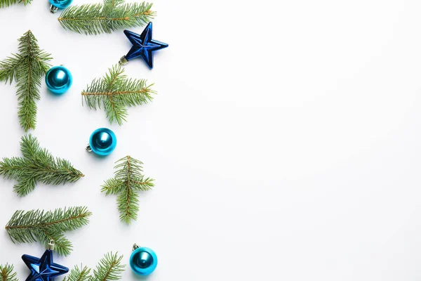 Mooie Kerstcompositie Witte Achtergrond — Stockfoto