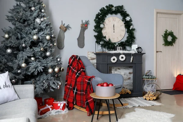 Intérieur Salon Avec Cheminée Décoré Pour Noël — Photo