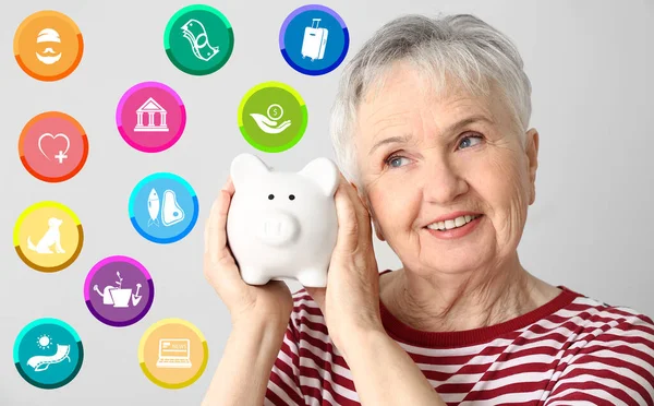 Elderly Woman Piggy Bank Planing Her Budget Grey Background — Stock Photo, Image