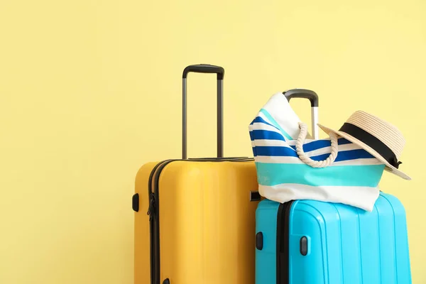 Packed Suitcases Beach Bag Hat Color Wall — Stock Photo, Image