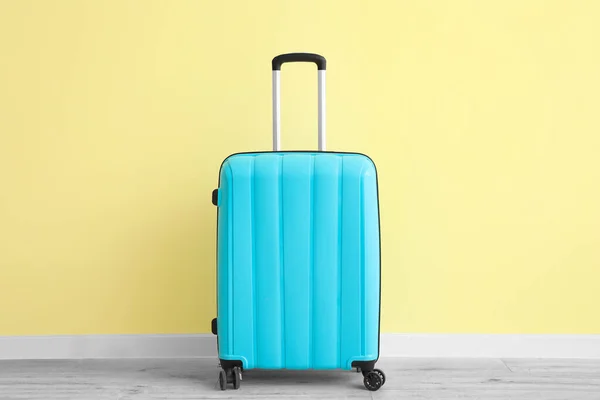 Packed Suitcase Color Wall — Stock Photo, Image