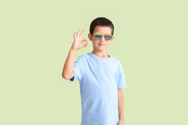 Cute Boy Stylish Sunglasses Showing Color Background — Stock Photo, Image