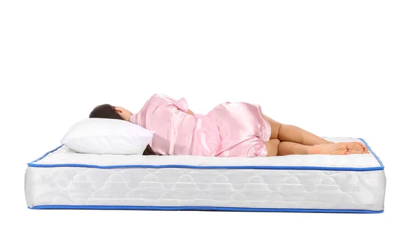 Jeune Femme Couchée Sur Matelas Sur Fond Blanc — Photo