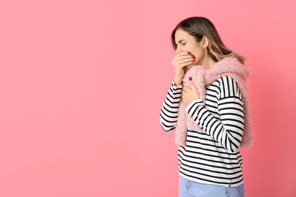 Coughing Young Woman Color Background — Stock Photo, Image