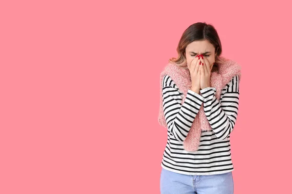 Coughing Young Woman Color Background — Stock Photo, Image