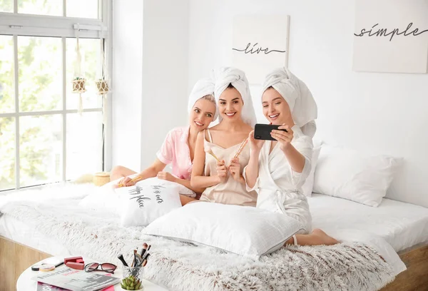 Beautiful Young Women Taking Selfie Pamper Party — Stock Photo, Image