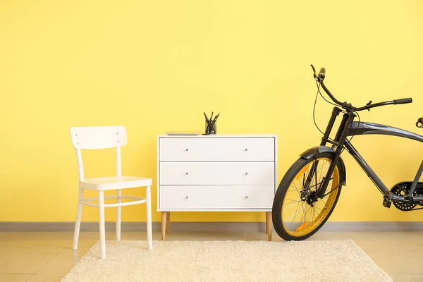 Interior Quarto Moderno Com Bicicleta Cômoda — Fotografia de Stock