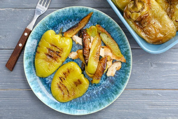 Grilled Bell Pepper Chicken Wooden Table — Stock Photo, Image