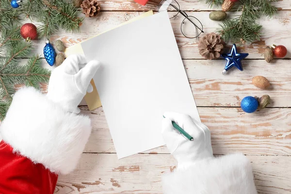 Santa Claus Con Carta Vacía Mesa — Foto de Stock