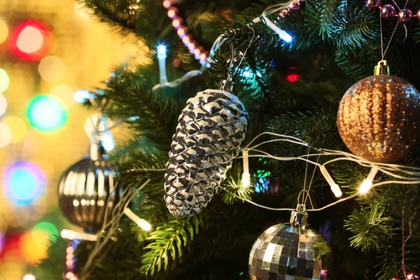 Bellissimo Albero Natale Decorato Primo Piano — Foto Stock