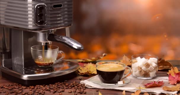 Composición Con Cafetera Azúcar Hojas Otoño Sobre Mesa — Vídeos de Stock