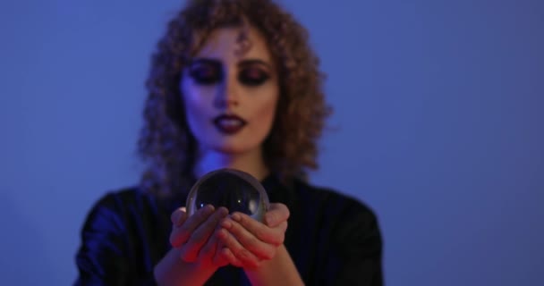 Fortune Teller Kristálygömb Sötét Színű Háttér — Stock videók