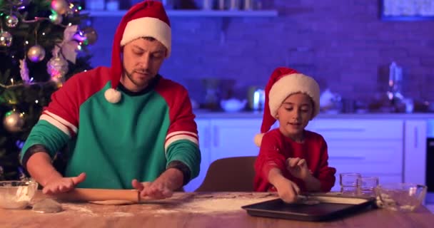 Buon Padre Sua Figlia Che Fanno Biscotti Pan Zenzero Natale — Video Stock