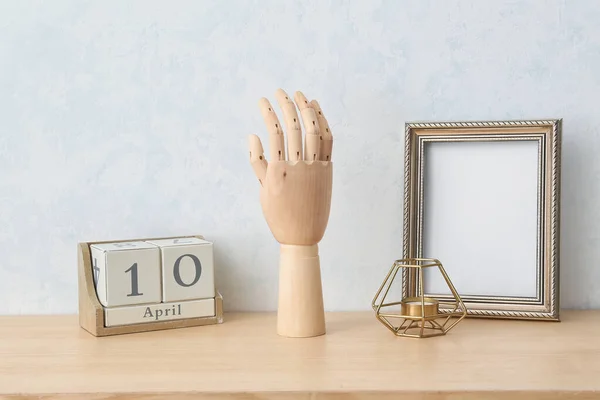 Wooden Hand Calendar Photo Frame Candle Table — Stock Photo, Image