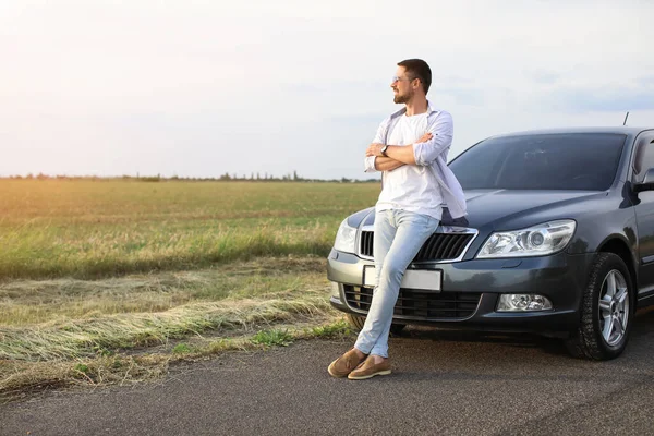 Schöner Mann Der Nähe Moderner Autos Freien — Stockfoto