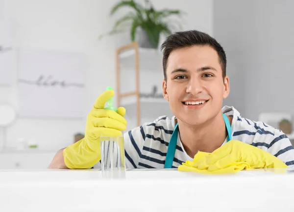 Young Man Cleaning His Bathroom — Stock Photo, Image