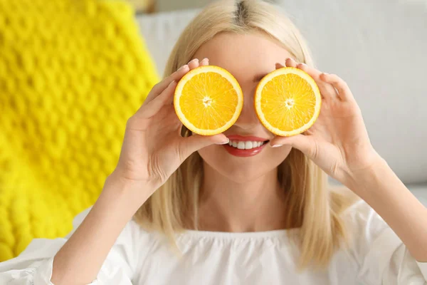Funny Young Woman Fresh Oranges Home — Stock Photo, Image