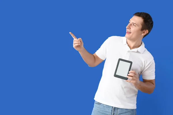 Young Man Reader Pointing Something Color Background — Stock Photo, Image